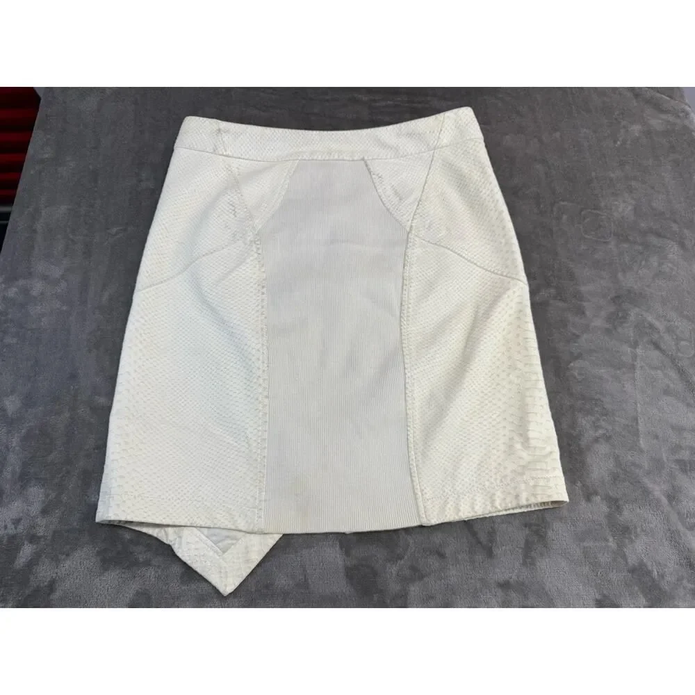 Yigal Azrouël Ivory Leather Skirt Size 8 Asymmetrical Zip Snake Texture